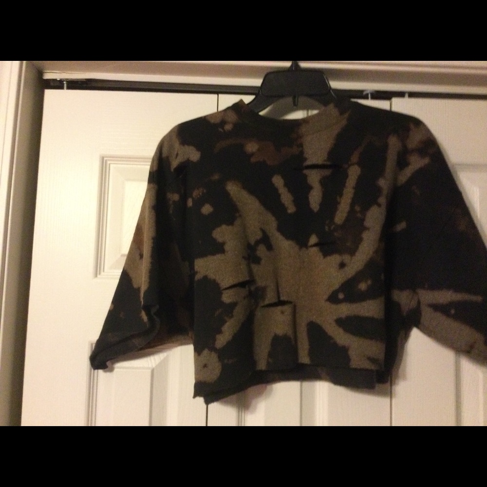Tye-Dyed crop top sweat shirt. So cute!